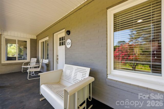 104 31st Avenue NE, Hickory, NC 28601