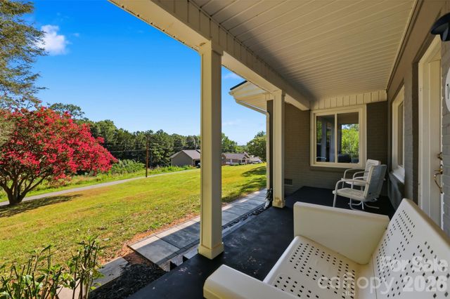 104 31st Avenue NE, Hickory, NC 28601