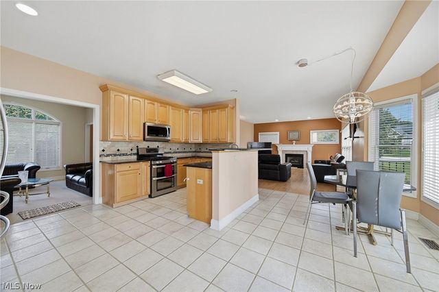 5163 Bayside Lake Boulevard, Stow, OH 44224