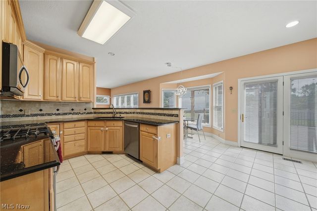 5163 Bayside Lake Boulevard, Stow, OH 44224