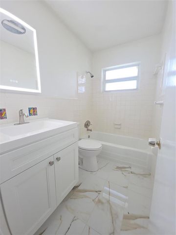 2131 NE 42nd Court 208e, Lighthouse Point, FL 33064