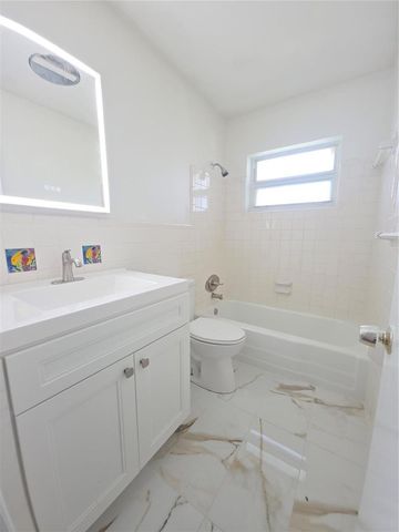 2131 NE 42nd Court 208e, Lighthouse Point, FL 33064