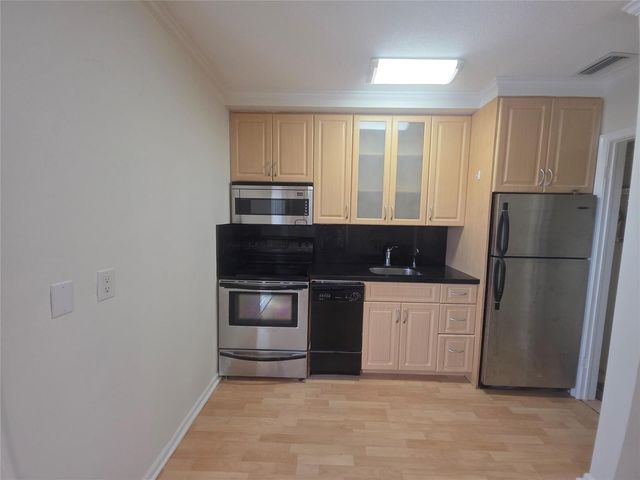2131 NE 42nd Court 208e, Lighthouse Point, FL 33064