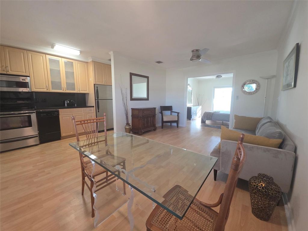 2131 NE 42nd Court 208e, Lighthouse Point, FL 33064