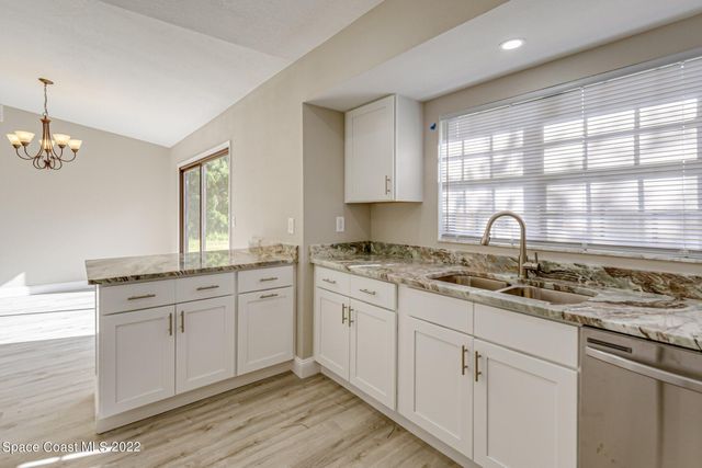 201 Jefferson Avenue NW, Palm Bay, FL 32907