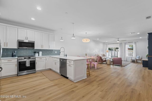 923 2ND Avenue S, Jacksonville Beach, FL 32250