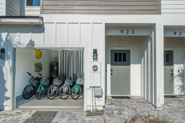 923 2ND Avenue S, Jacksonville Beach, FL 32250