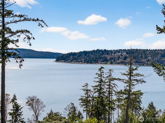 8651 Turners Bay Place, Anacortes, WA 98221