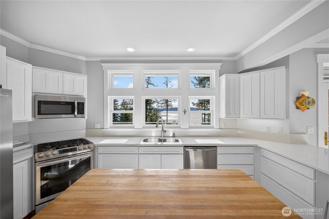 8651 Turners Bay Place, Anacortes, WA 98221