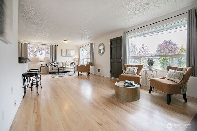 1925 28th, Longview, WA 98632