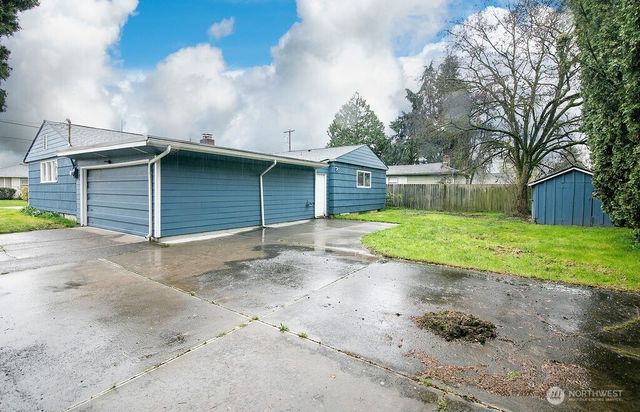 1925 28th, Longview, WA 98632