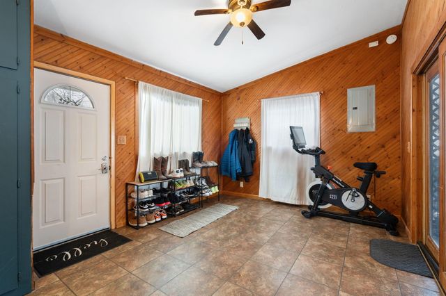 407 Michigami Trail, Porter, IN 46304