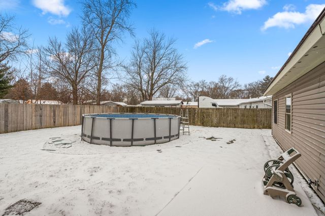 407 Michigami Trail, Porter, IN 46304