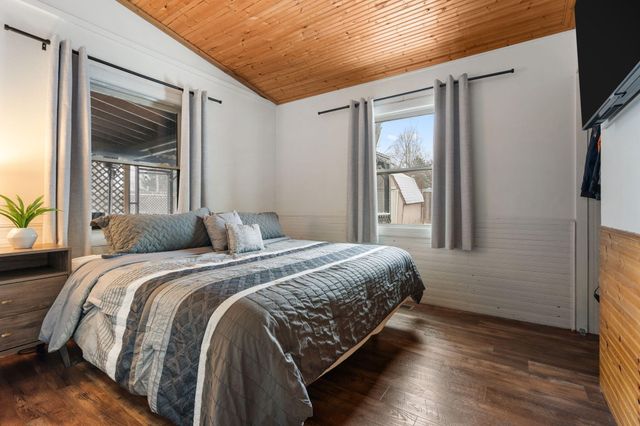 407 Michigami Trail, Porter, IN 46304