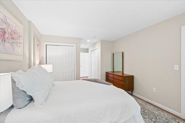 114 Hawthorne Village Road, Nashua, NH 03062