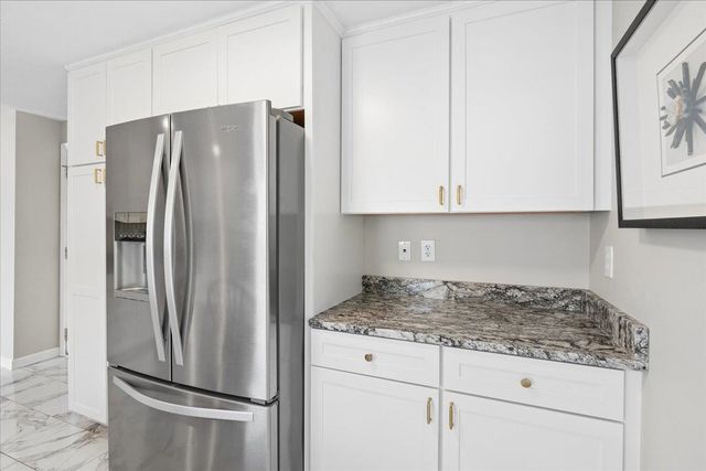 114 Hawthorne Village Road, Nashua, NH 03062