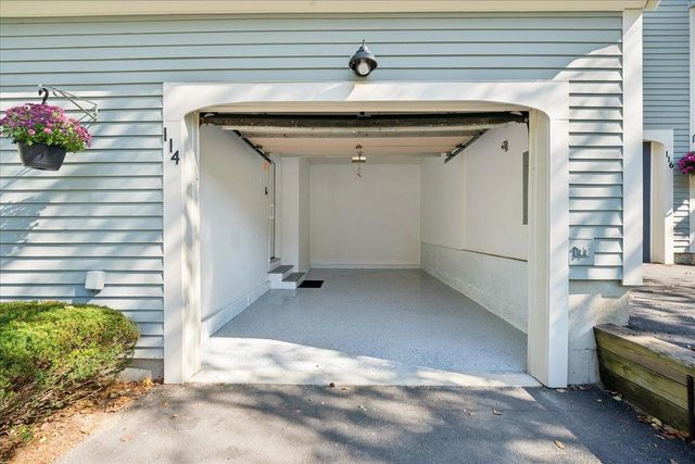 114 Hawthorne Village Road, Nashua, NH 03062
