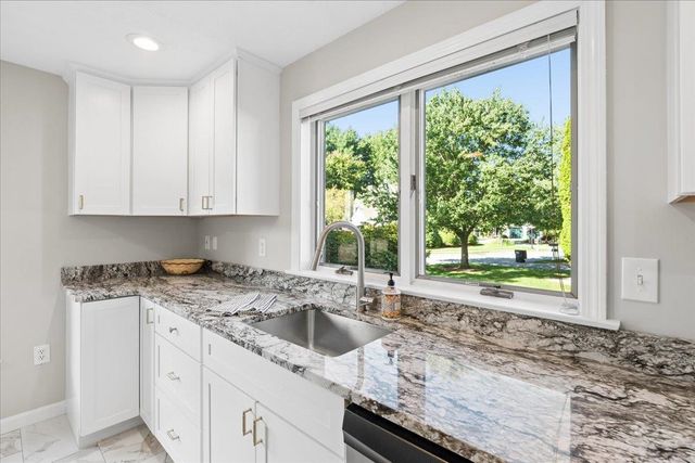 114 Hawthorne Village Road, Nashua, NH 03062