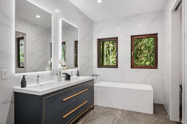 14685 Willow Rd, Guerneville, CA 95446