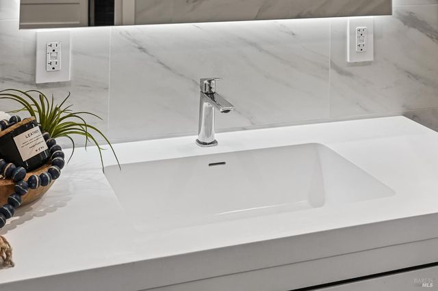 14685 Willow Rd, Guerneville, CA 95446