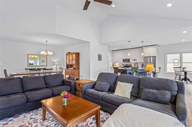 733 Magnolia Drive, Farmington, MO 63640