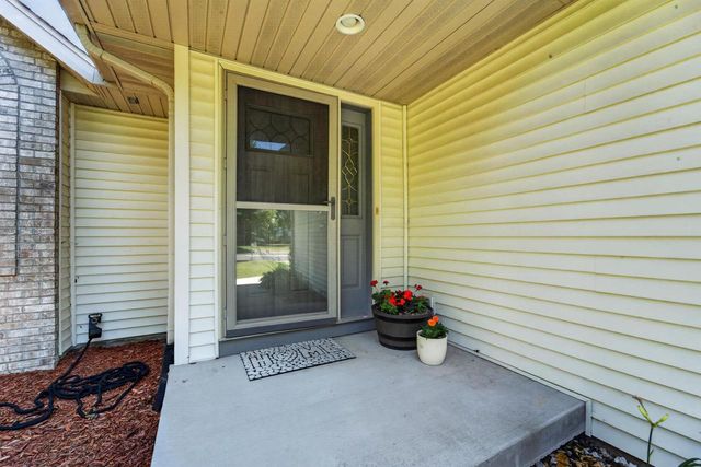 613 Greenfield Drive, Deforest, WI 53532