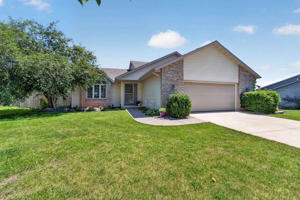 613 Greenfield Drive, Deforest, WI 53532