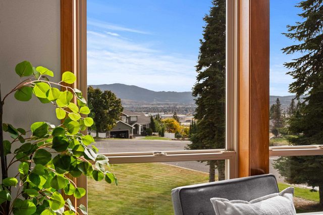 5715 N Vista Grande Dr, Otis Orchards, WA 99027