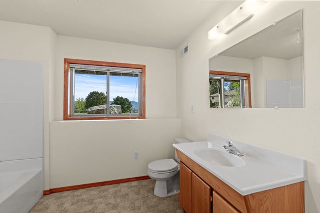 5715 N Vista Grande Dr, Otis Orchards, WA 99027