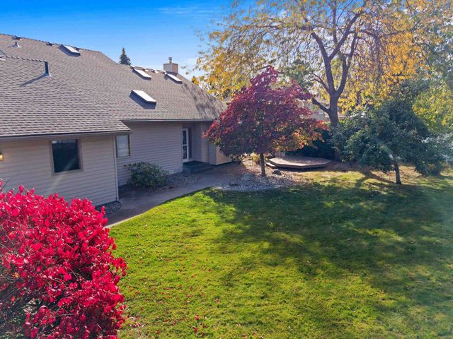 5715 N Vista Grande Dr, Otis Orchards, WA 99027