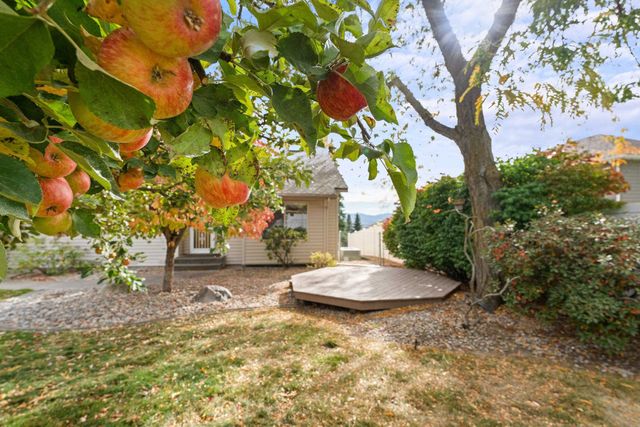 5715 N Vista Grande Dr, Otis Orchards, WA 99027