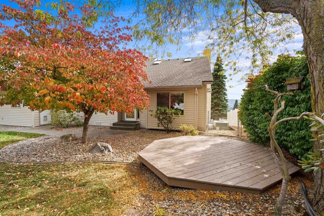 5715 N Vista Grande Dr, Otis Orchards, WA 99027