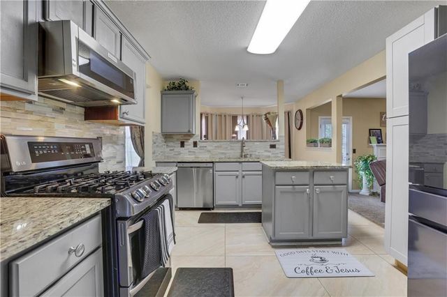 5870 Sunflower Court, Ellenwood, GA 30294
