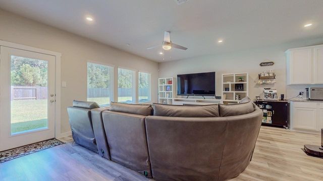 6690 Highpoint Avenue, Beaumont, TX 77708