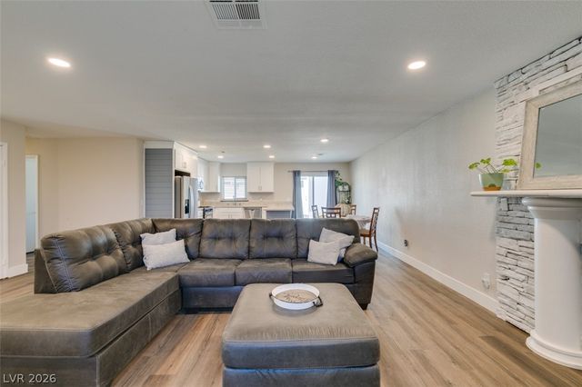 637 Valley View Circle, Henderson, NV 89002