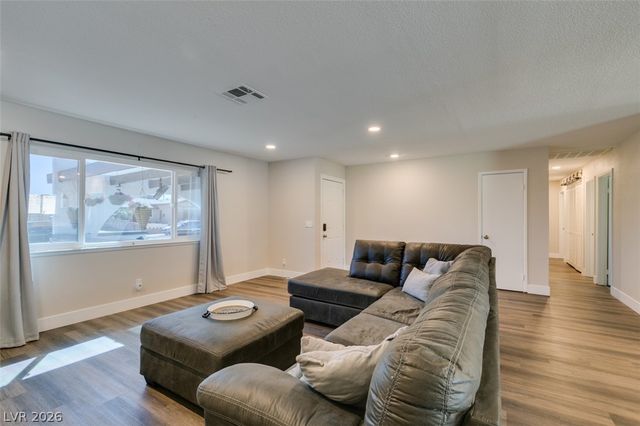 637 Valley View Circle, Henderson, NV 89002