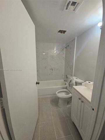 713 Gardens Drive 205, Pompano Beach, FL 33069