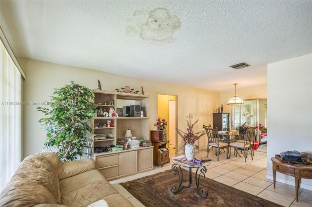 4906 NW 53rd Ct, Tamarac, FL 33319