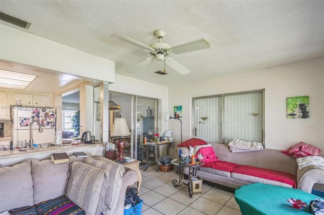 4906 NW 53rd Ct, Tamarac, FL 33319