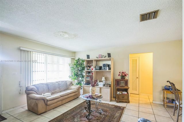 4906 NW 53rd Ct, Tamarac, FL 33319