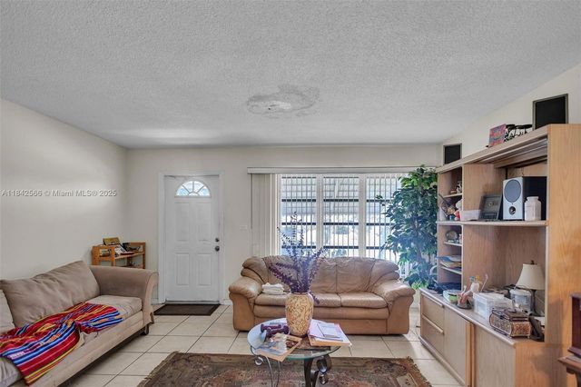 4906 NW 53rd Ct, Tamarac, FL 33319