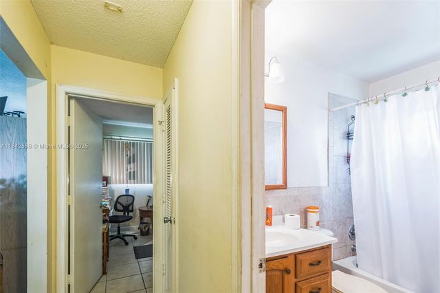 4906 NW 53rd Ct, Tamarac, FL 33319