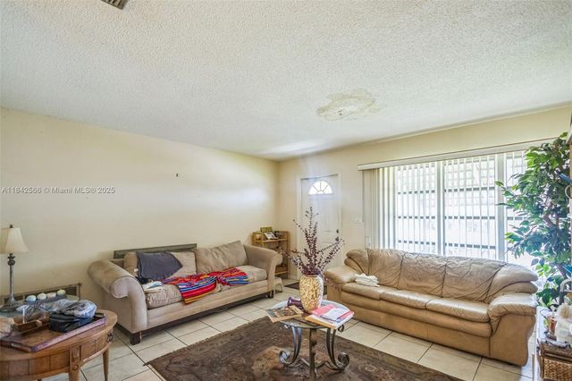 4906 NW 53rd Ct, Tamarac, FL 33319