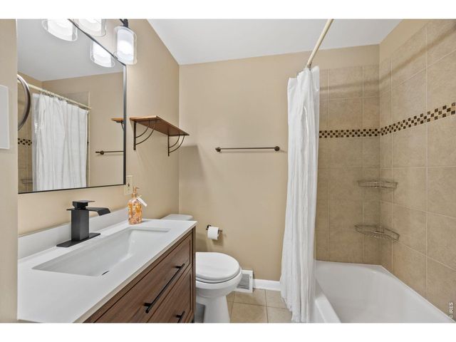 2631 S Newton St, Denver, CO 80219