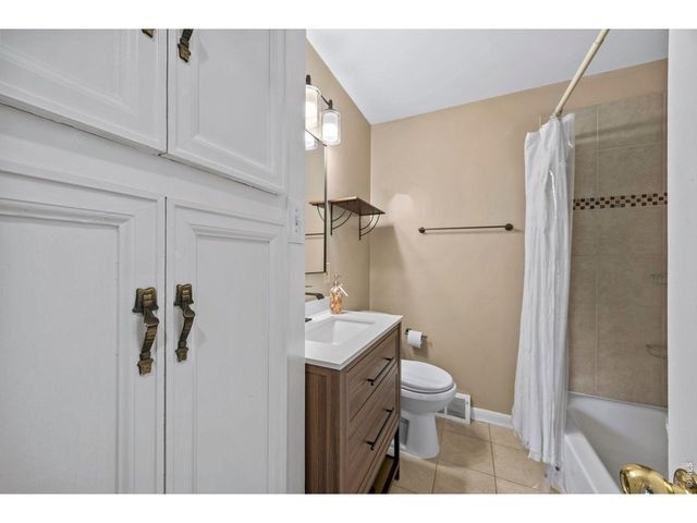 2631 S Newton St, Denver, CO 80219
