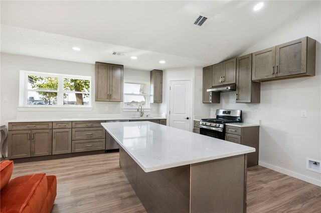 2001 Nueces Drive, College Station, TX 77840