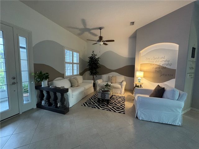 4800 48th Avenue, Vero Beach, FL 32967