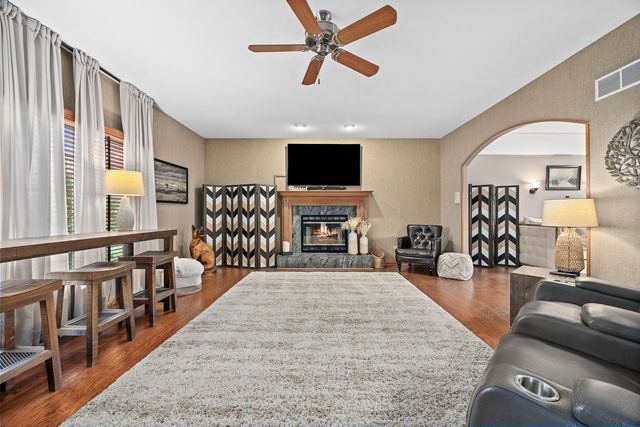 22374 Woodland Lane, Frankfort, IL 60423