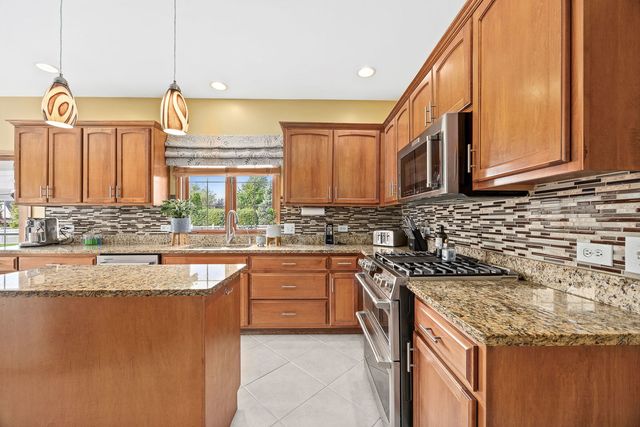 22374 Woodland Lane, Frankfort, IL 60423