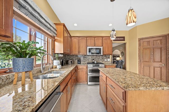 22374 Woodland Lane, Frankfort, IL 60423